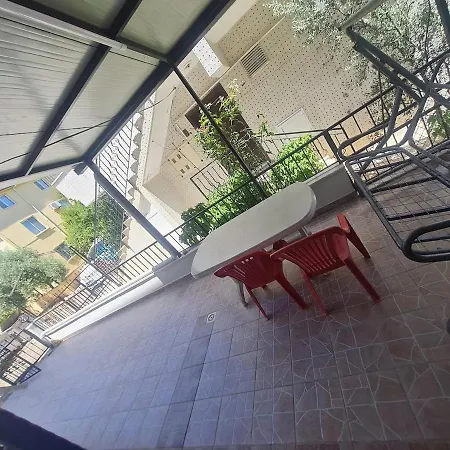Garden Floor Summer House In Uslu Site 250m To The Sea Semesterbostad *
